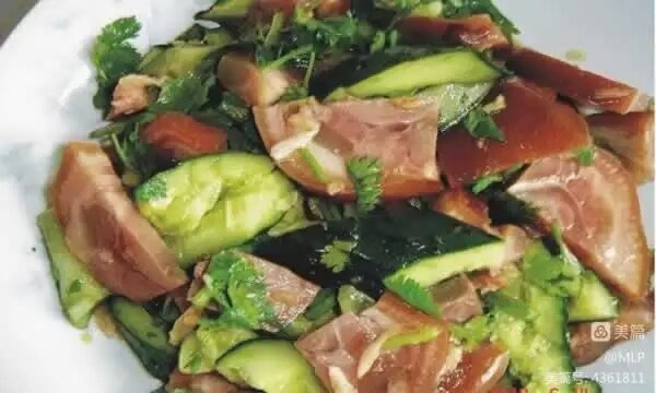 Салат "Мясо рульки с огурцами в масле"