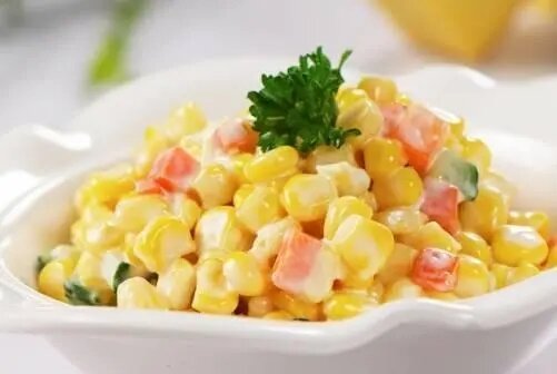 Салат "Кукуруза с яйцом и крабовыми палочками"