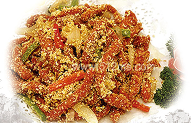 Жареная говядина соломкой в кляре с кунжутом