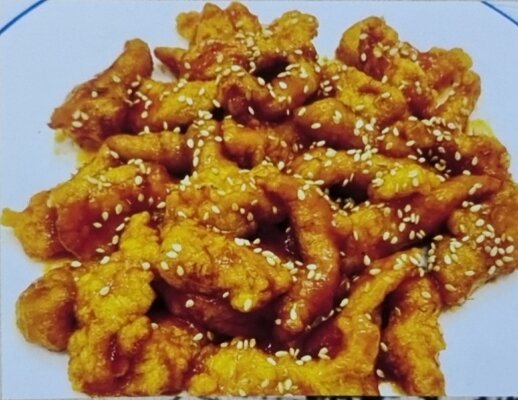 Куриное филе в кляре с арахисом в кисло сладком соусе