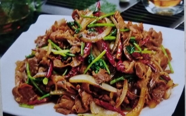 Жаркое из баранины "по-китайски"(баранина,кунжут,сладкий перец,морковь,лук,кинза)